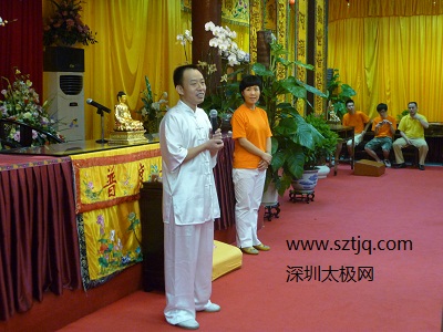 魏老师心怀慈善,弘法寺讲国学,拳传有志少年。