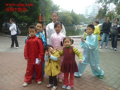 深圳市第十二届传统武术节青少年组比赛开幕