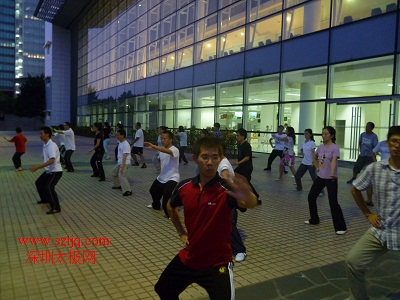华为员工迎大运积极练习陈氏太极拳