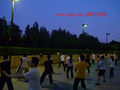 华为员工迎大运积极练习陈氏太极拳