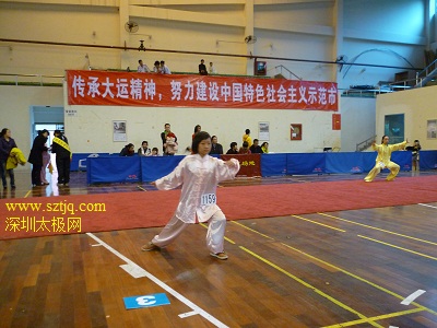深圳市青少年武术比赛在市工人文化宫举行