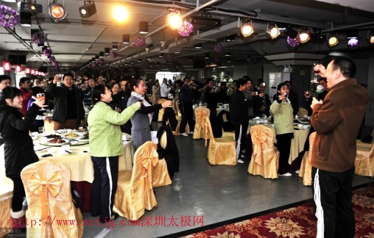 2012贺新年陈氏太极拳养生馆拳友联谊会于元月8号圆满举行