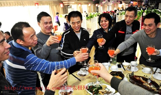 2012贺新年陈氏太极拳养生馆拳友联谊会于元月8号圆满举行