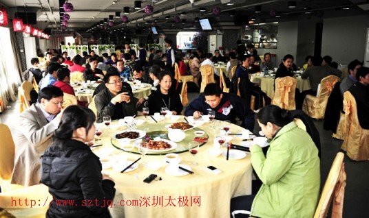 2012贺新年陈氏太极拳养生馆拳友联谊会于元月8号圆满举行