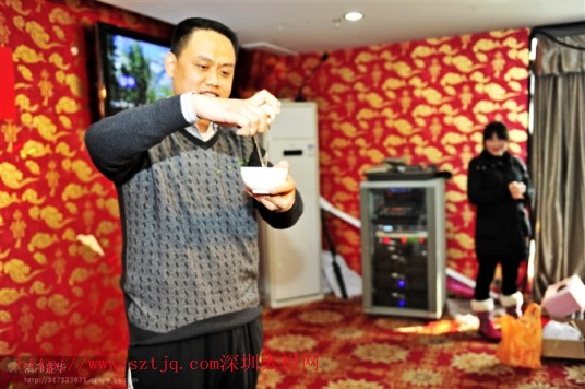 2012贺新年陈氏太极拳养生馆拳友联谊会于元月8号圆满举行