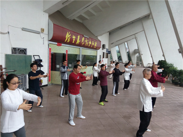 腊八节深圳都市频道记者来我馆采访