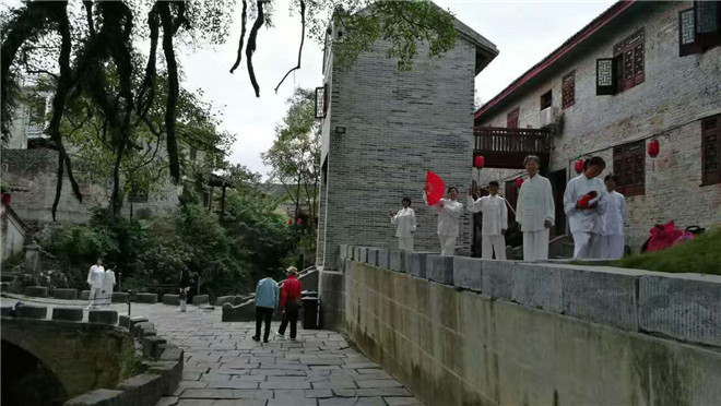 魏勰老师应邀出席广西第四届“多彩金秋”太极文化活动