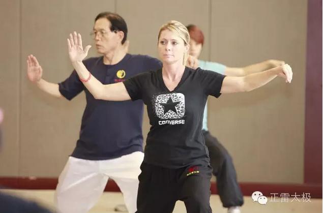 “我爱太极拳,我爱陈正雷!”——年会上的外国太极家人!